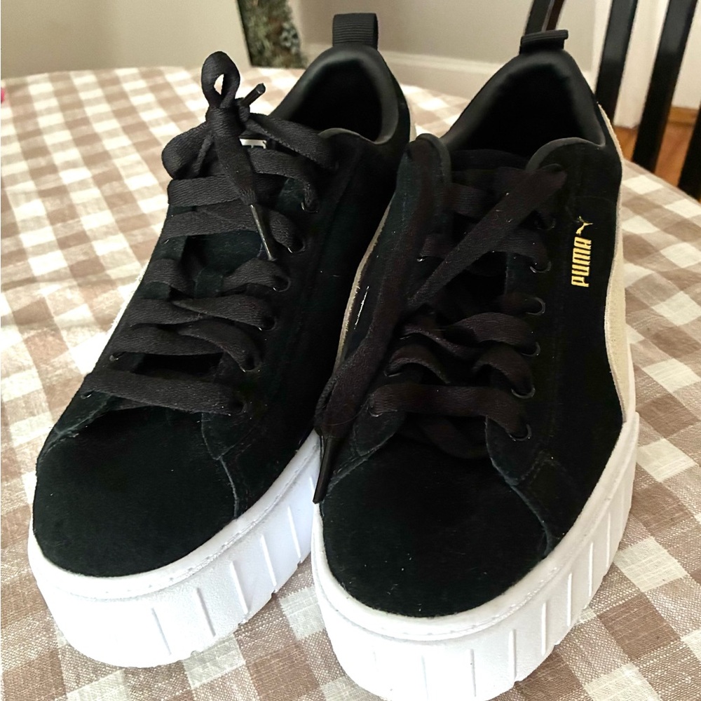 Woman’s Size 10 Puma Black Suede Elevated Platform Sneakers XL